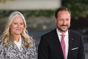 Mette-Marit und Haakon von Norwegen: Das Kronprinzenpaar ist seit 2001 verheiratet.