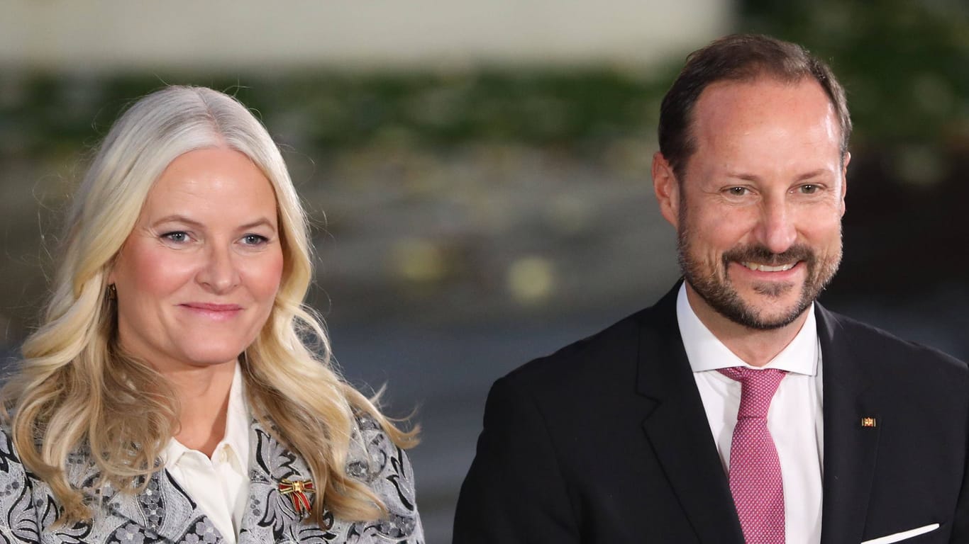 Mette-Marit und Haakon von Norwegen: Das Kronprinzenpaar ist seit 2001 verheiratet.