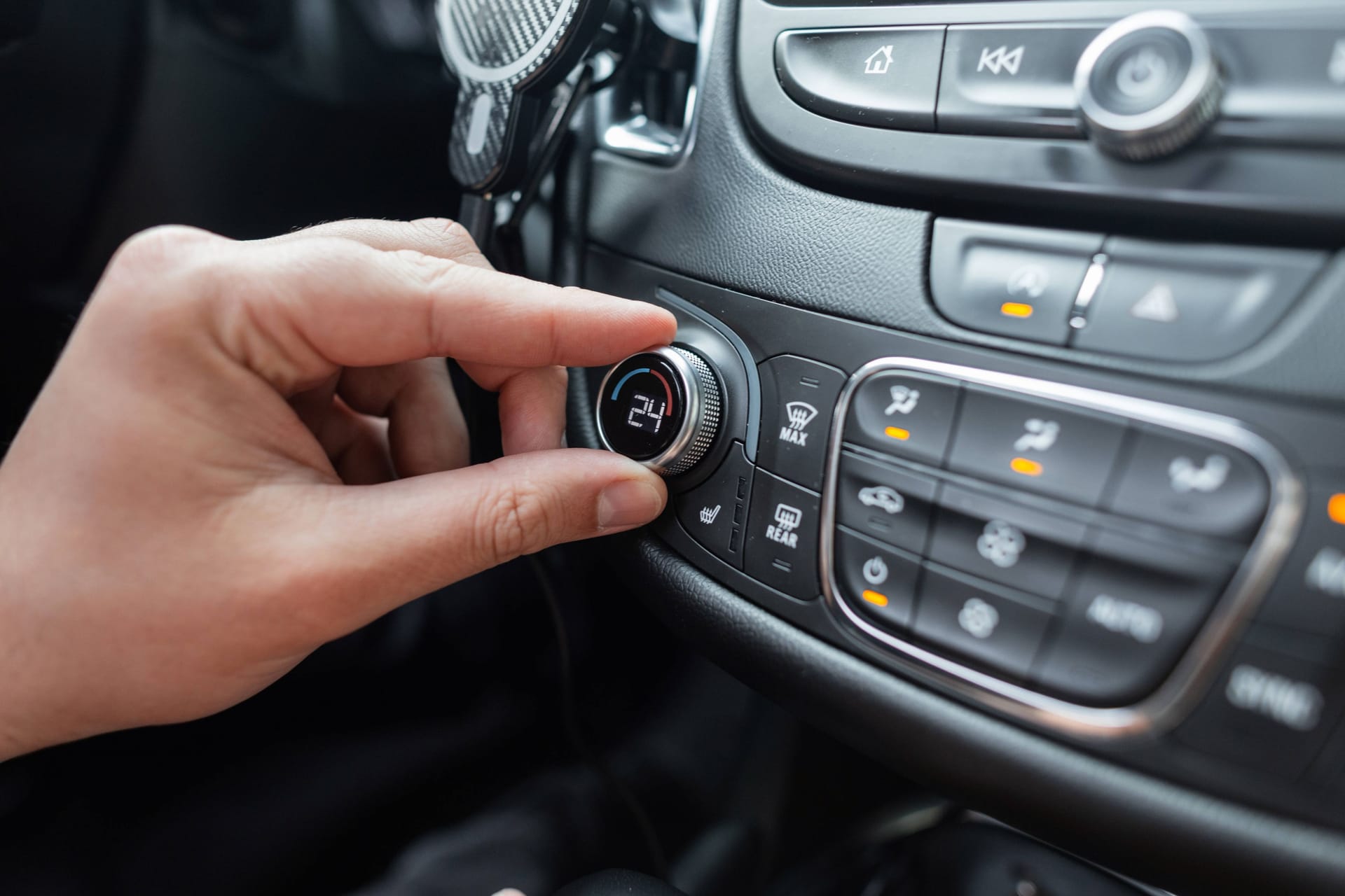 Nicht zu stark kühlen: Beim Einstellen der Klimaanlage im Auto ist die Umgebungstemperatur wichtig.