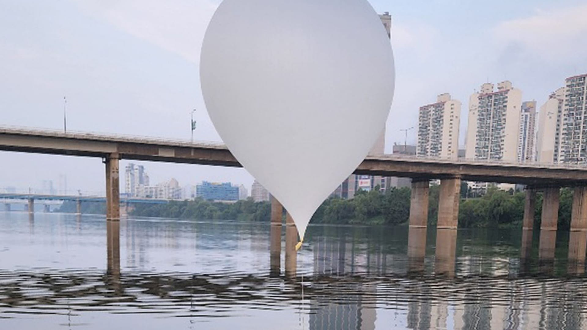 Nordkorea schickt vermutlich erneut Müll-Ballons Richtung Süden Nordkorea schickt vermutlich erneut Müll-Ballons Richtung Süden