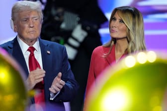 Donald Trump und Melania Trump: Die beiden teilten einen Pärchenmoment vor Millionenpublikum.