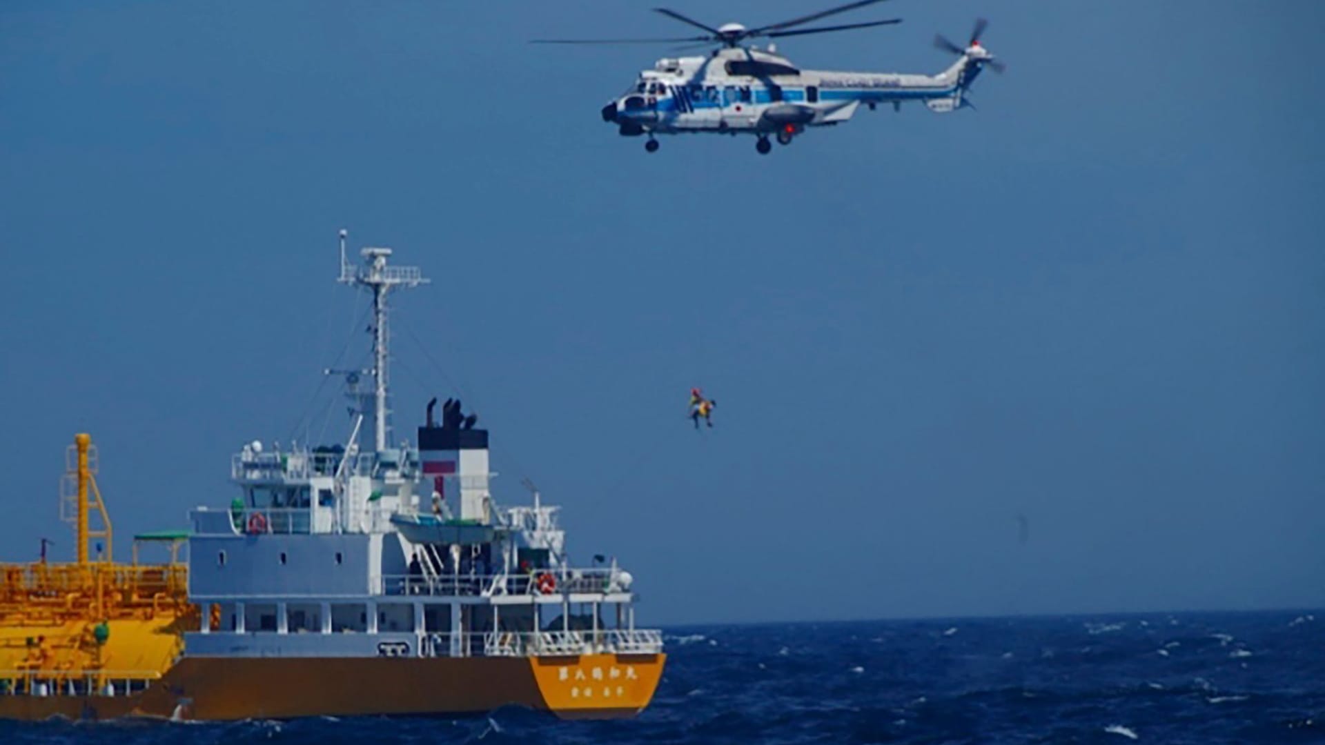 Die Rettungsaktion: Nach 36 Stunden wurde die Frau aus dem Meer gefischt.