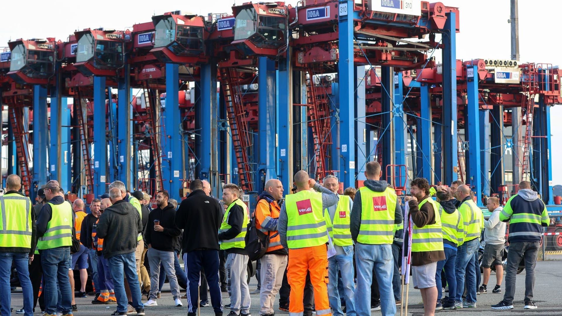 Warnstreik im Hamburger Hafen