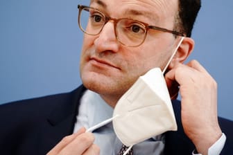 Ex-Bundesgesundheitsminister Spahn mit FFP2-Maske