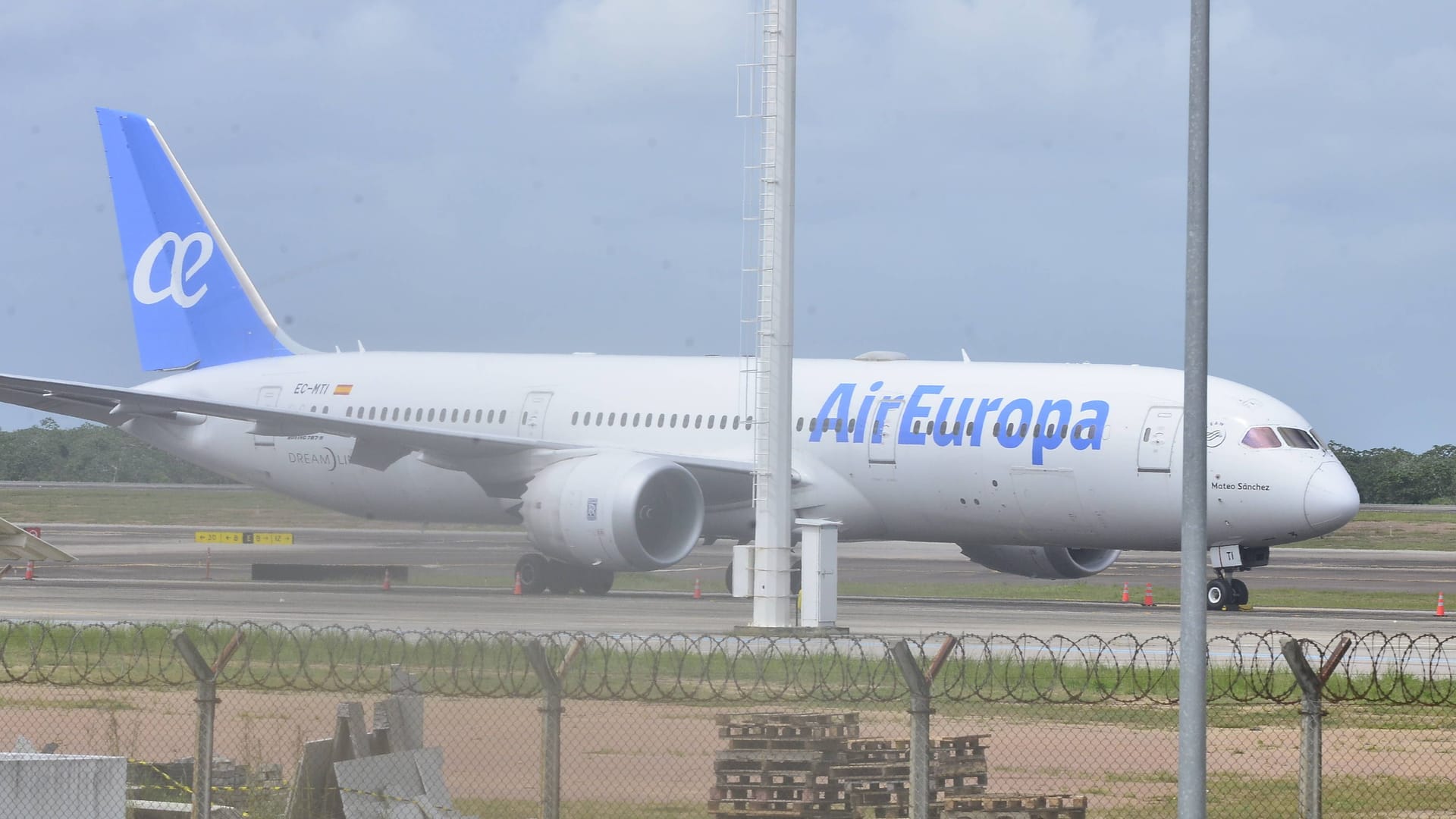 Eine Maschine von Air Europa (Symbolbild): Bei der Notlandung eines Flugzeuges wurden 30 Menschen verletzt.