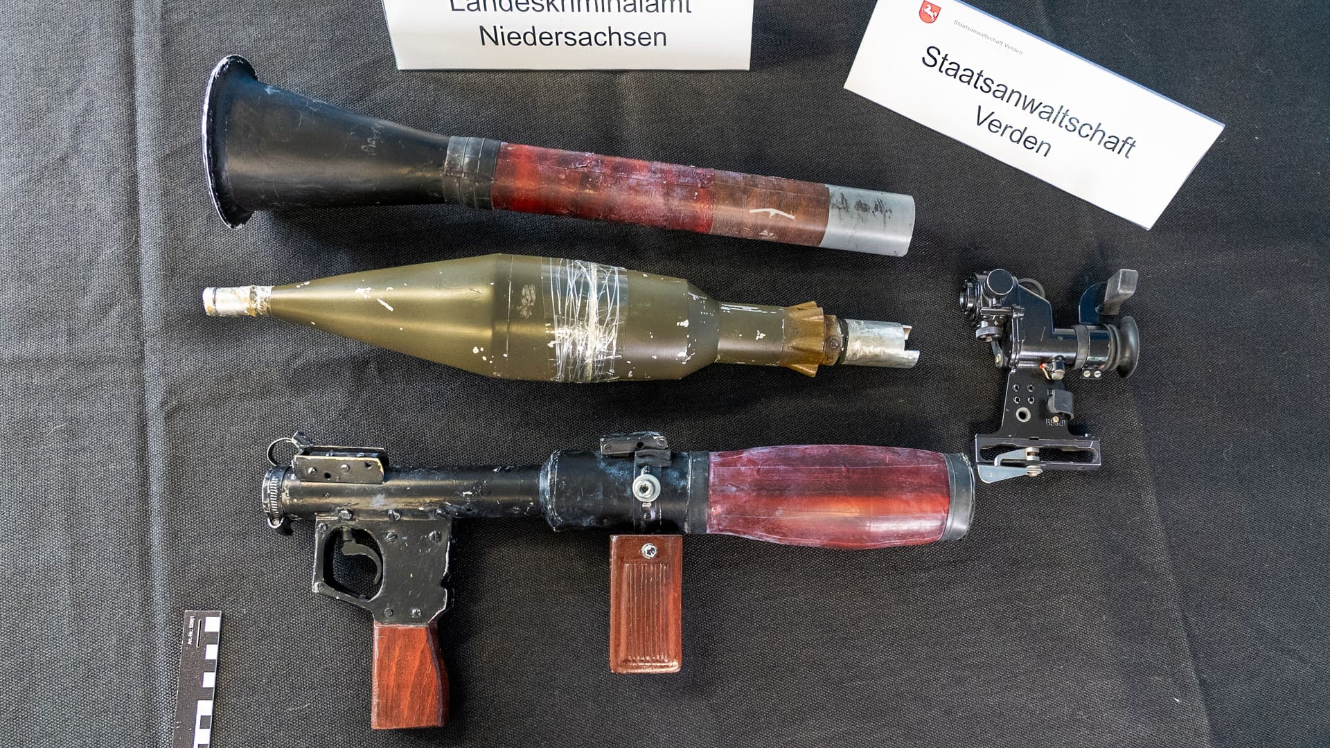 Nachbildung einer sowjetischen Panzerfaust: Diese soll das Ex-Raf-Trio bei Raubüberfällen benutzt haben.