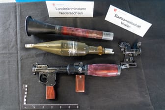 Nachbildung einer sowjetischen Panzerfaust: Diese soll das Ex-Raf-Trio bei Raubüberfällen benutzt haben.