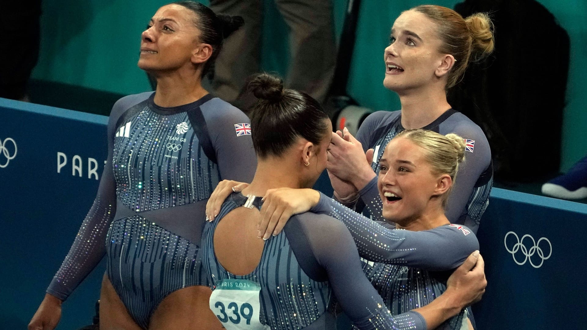 Becky Downie (l.) und Georgia-Mae Fenton (M.): Das Team freute sich über Bronze, hatte es aber nicht gewonnen.