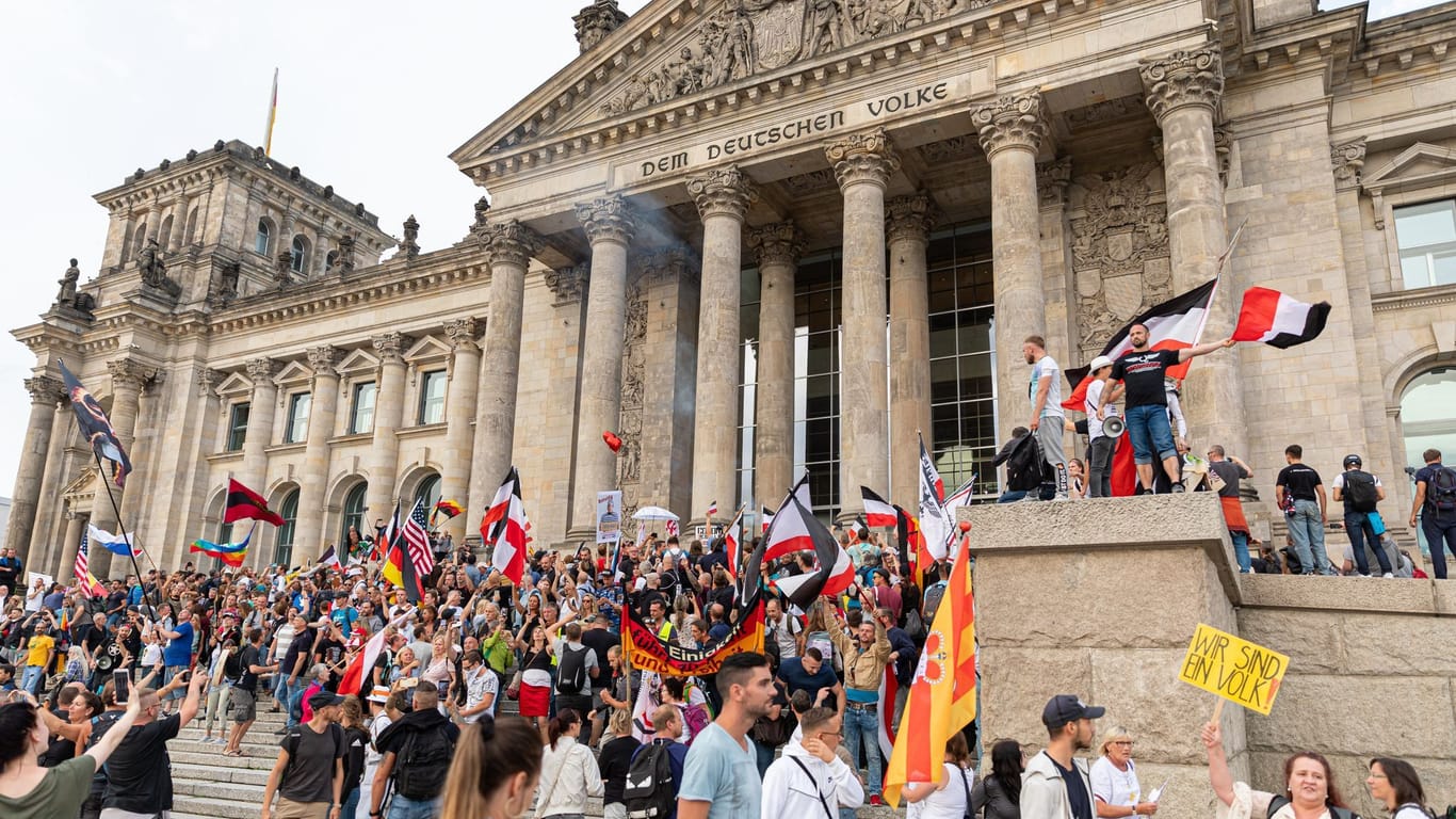 Krawalle am Reichstagsgebäude