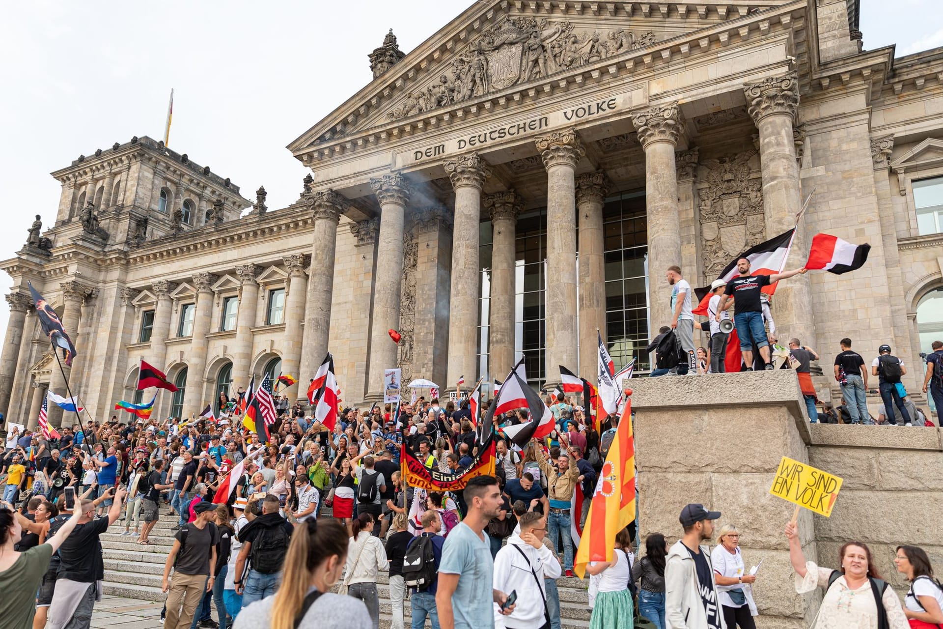Krawalle am Reichstagsgebäude