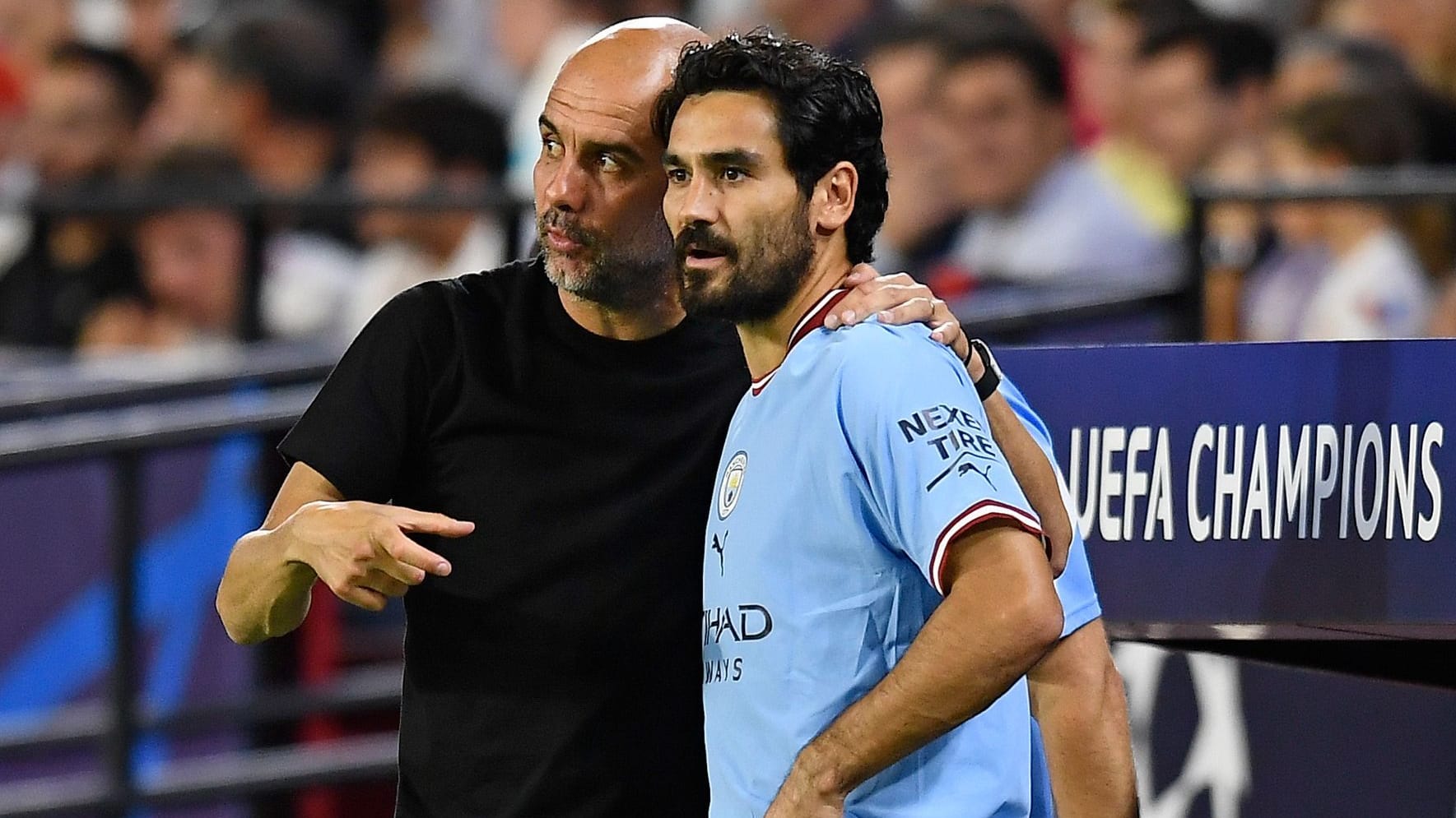 Pep Guardiola (l) und Ilkay Gündogan