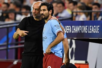 Pep Guardiola (l) und Ilkay Gündogan