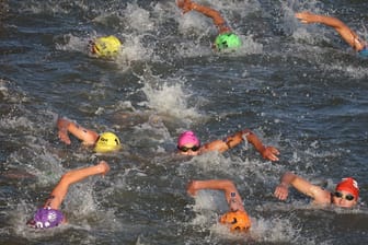 Schwimmerinnen und Schwimmer in der Seine (Symbolbild).