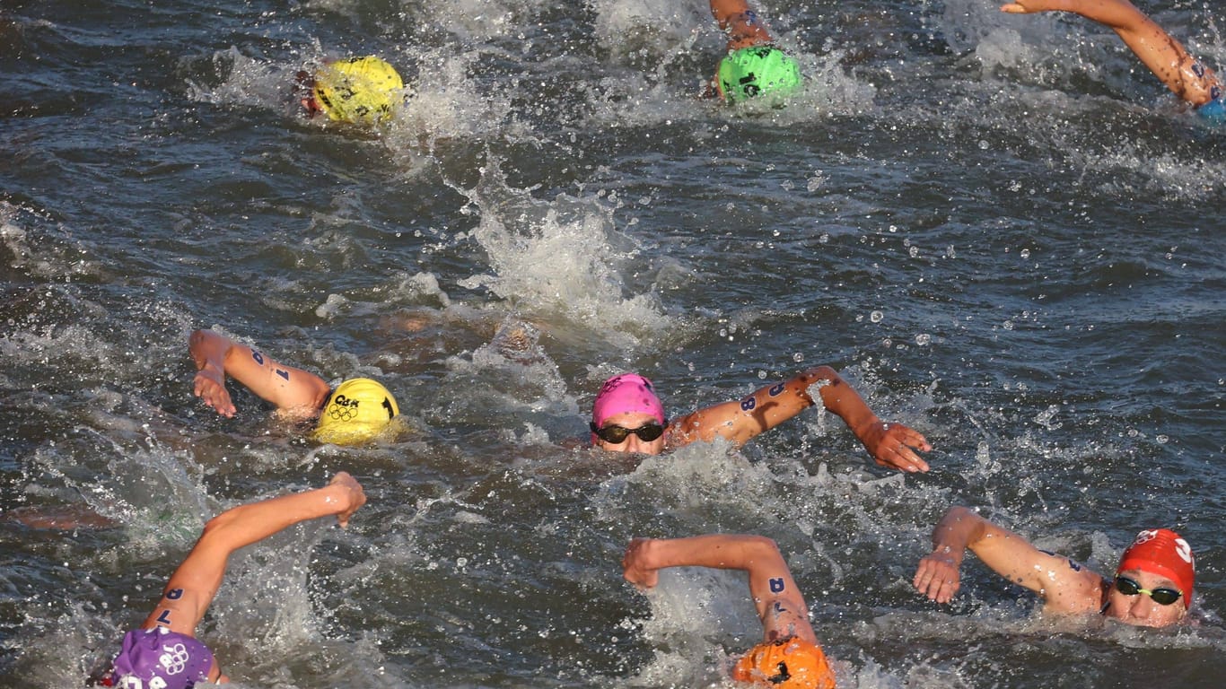 Schwimmerinnen und Schwimmer in der Seine (Symbolbild).