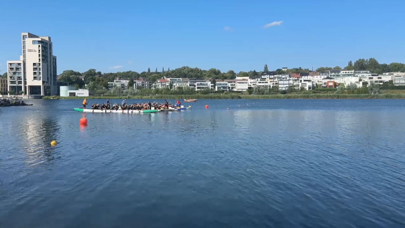 Unterstützt wird das Team durch den im Bug sitzenden Trommler.