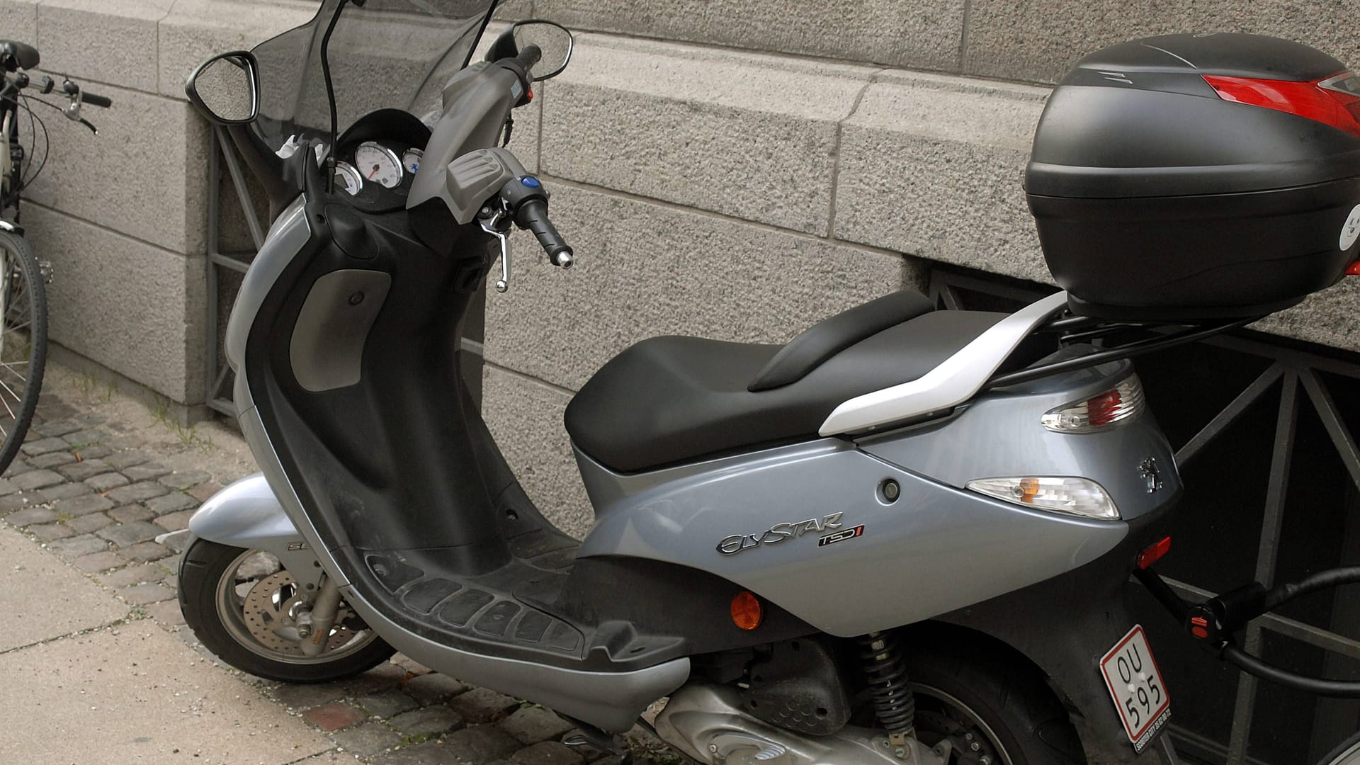 Ein Motorroller (Symbolbild): In Essen flüchtete ein 34-Jähriger mit einem solchen Gefährt vor der Polizei. Ein Motorroller (Symbolbild): In Essen flüchtete ein 34-Jähriger mit einem solchen Gefährt vor der Polizei.