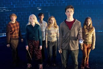 Die Schauspieler aus dem Film "Harry Potter und der Orden des Phönix": Evanna Lynch (2.v.l., Luna Lovegood) kommt bald nach Hamburg.