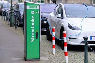 E-Autofahrer aufgepasst: Mit dieser Betrugsmasche versuchen Betrüger an Ihre Zahlungsdaten zu kommen.