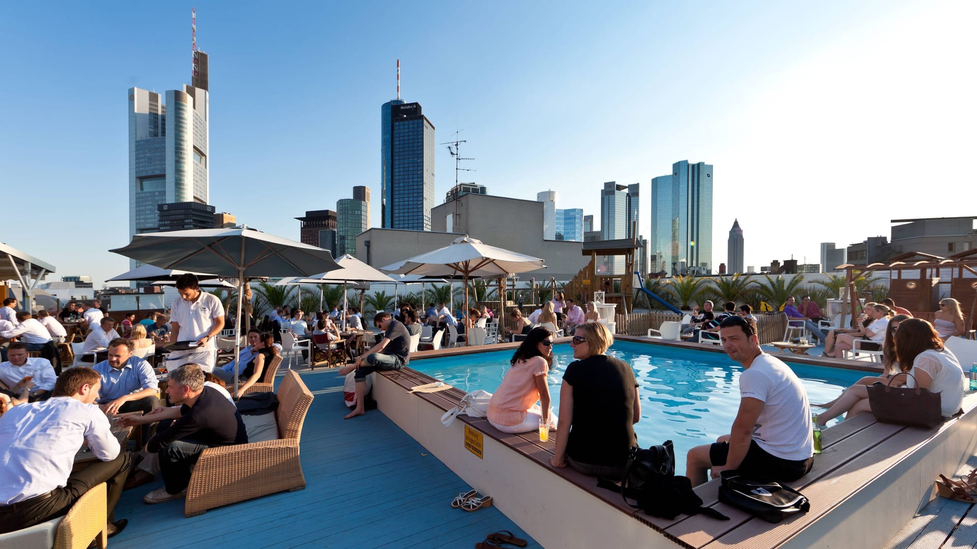 Long Island Summer Lounge in Frankfurt (Archivbild): Die Nutzung von Dachterrassen wird zum wichtigen Bestandteil des Stadtlebens.