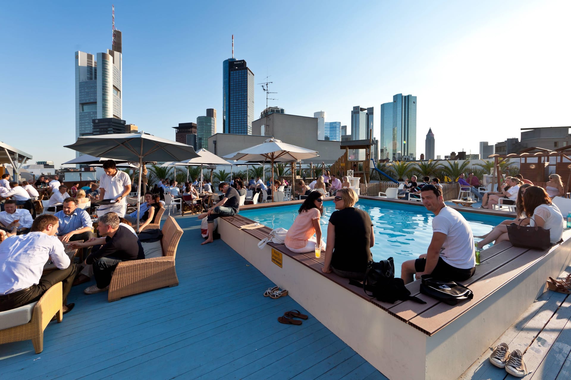 Long Island Summer Lounge in Frankfurt (Archivbild): Die Nutzung von Dachterrassen wird zum wichtigen Bestandteil des Stadtlebens.