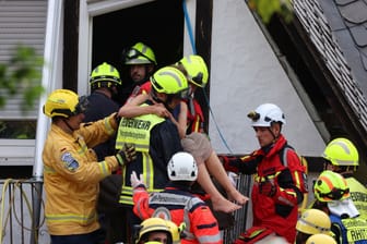 Hotel collapses in Germany on river Moselle