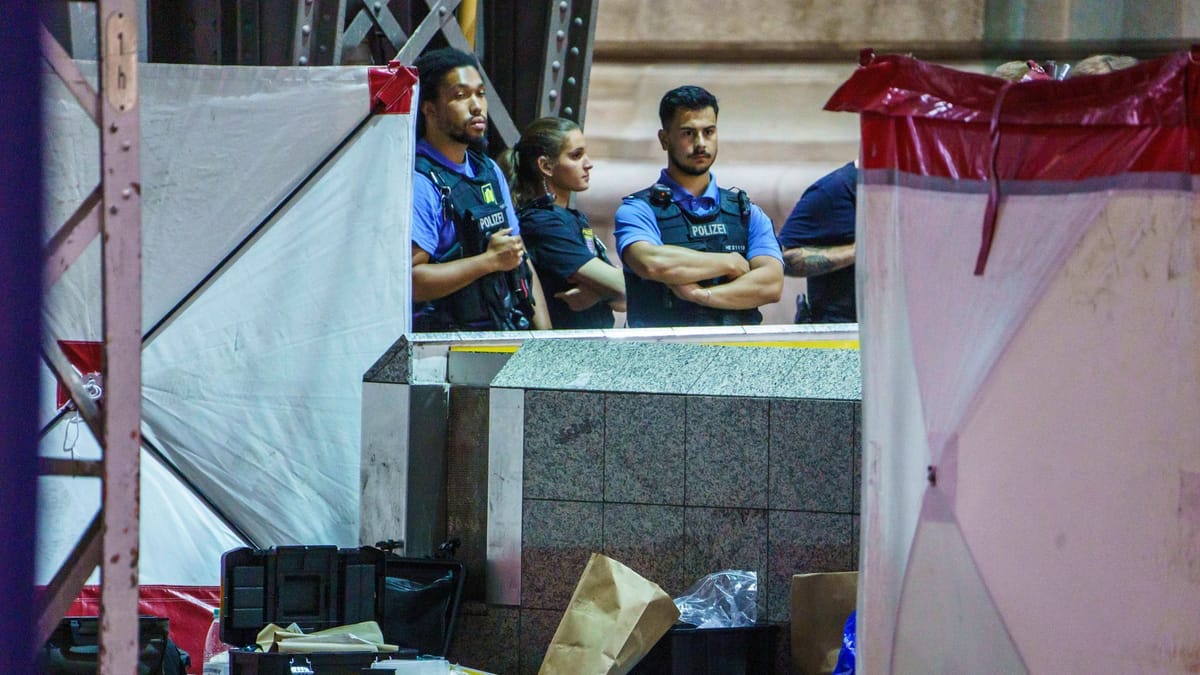 V Frankfurtu vložena obtožnica proti osmim moškim zaradi umora na glavni železniški postaji