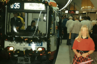 Das unbekannte Mädchen vor Bochums erster Stadtbahn: Wer erkennt sie?