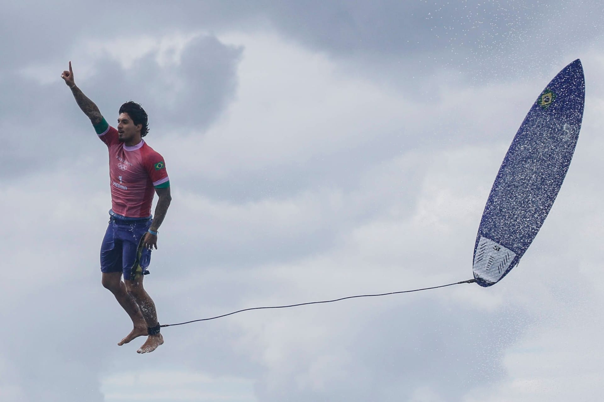 Das wohl spektakulärste Bild der Sommerspiele hat sich der brasilianische Surfer Gabriel Medina geschnappt, als er in der Luft perfekt posierte.