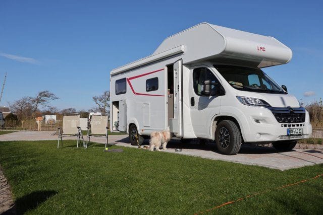 LMC feiert mit dem Tourer A690 G auf Basis eines Citroën Jumpers das Comeback des Alkovens.