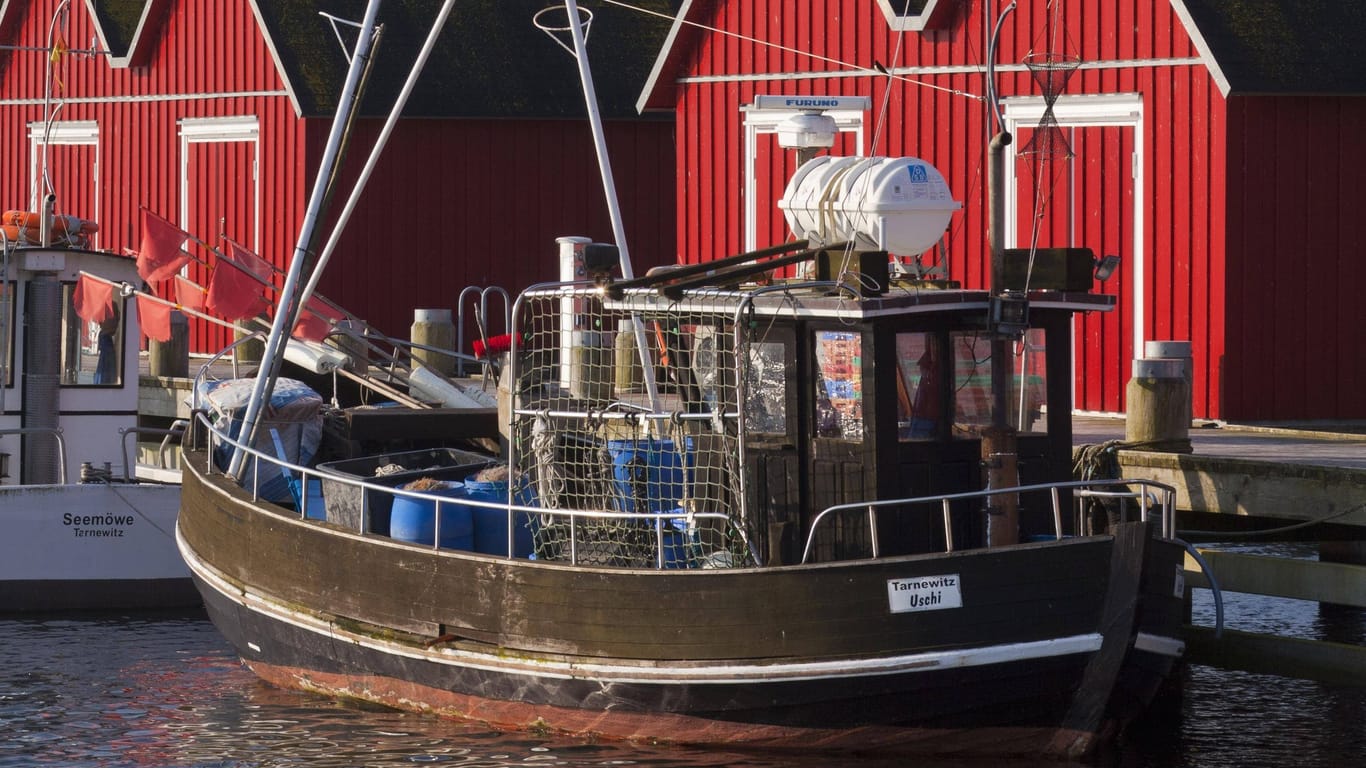 Uwe Dunkelmanns Fischkutter mit dem Namen Uschi (Archivbild): Das Holzboot ist bereits 38 Jahre alt.