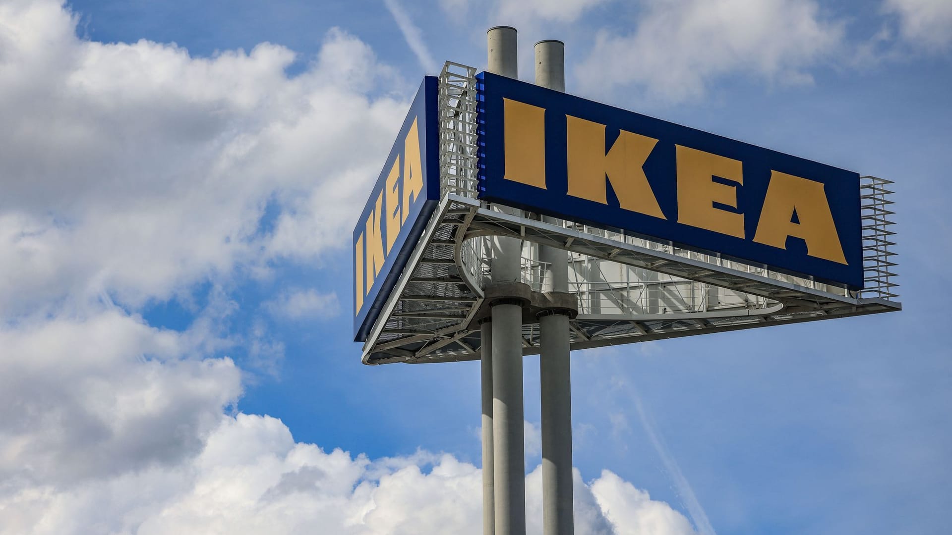 Reklame von Ikea (Symbolfoto): Der Großkonzern übernimmt Berichten zufolge ein Shoppingcenter in Pasing.