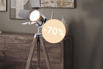 Hollywood-Flair für Ihr Zuhause: Eine schicke Stehlampe ist derzeit radikal im Aldi-Onlineshop um 70 Prozent reduziert.