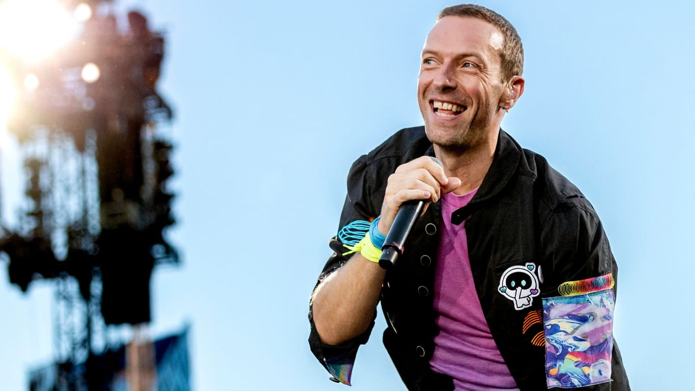 Chris Martin bei einem Konzert (Archivfoto): Für die Münchner Fans hatte sich Coldplay am Donnerstagabend etwas besonderes überlegt.