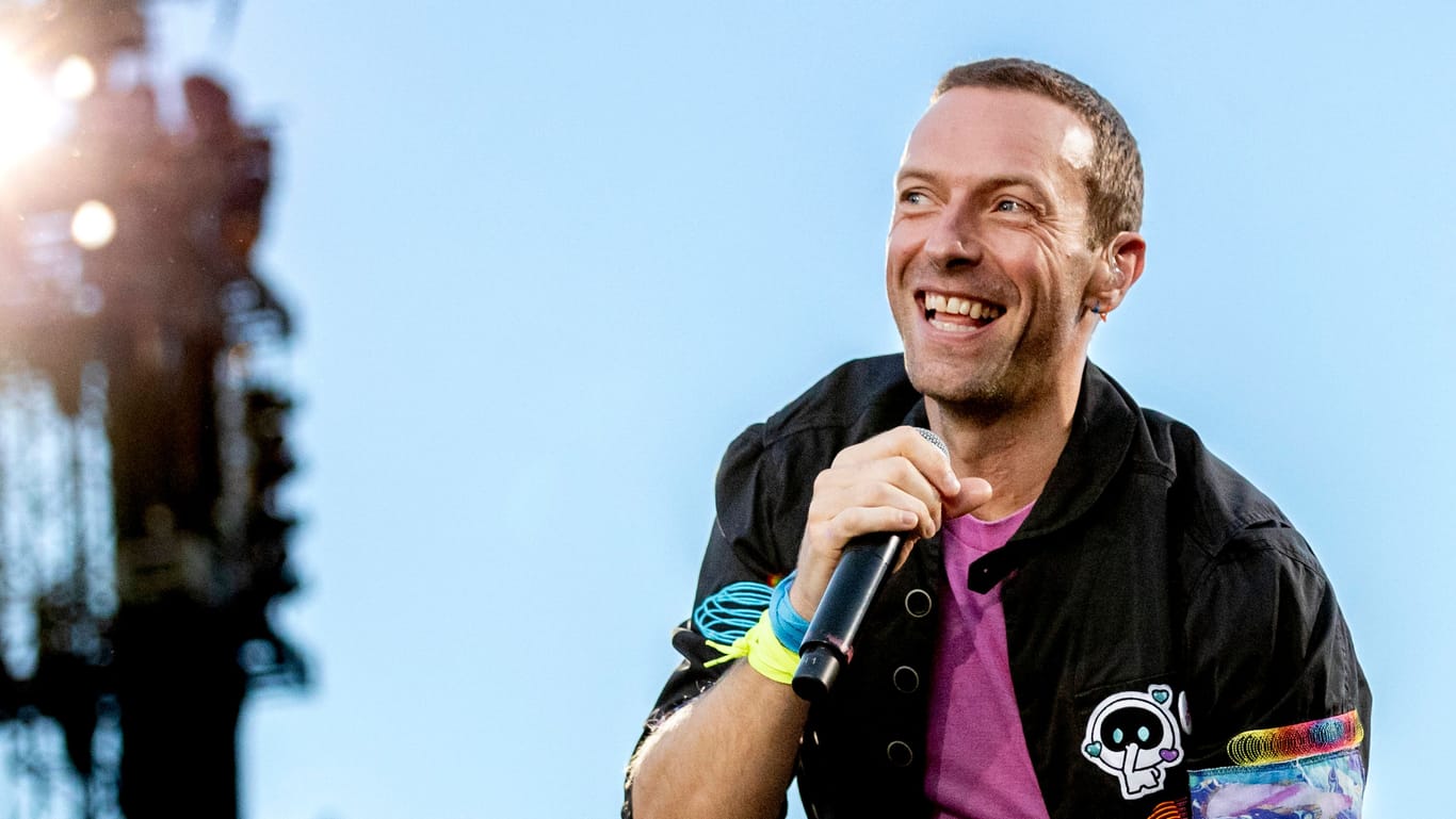 Chris Martin bei einem Konzert (Archivfoto): Für die Münchner Fans hatte sich Coldplay am Donnerstagabend etwas besonderes überlegt.