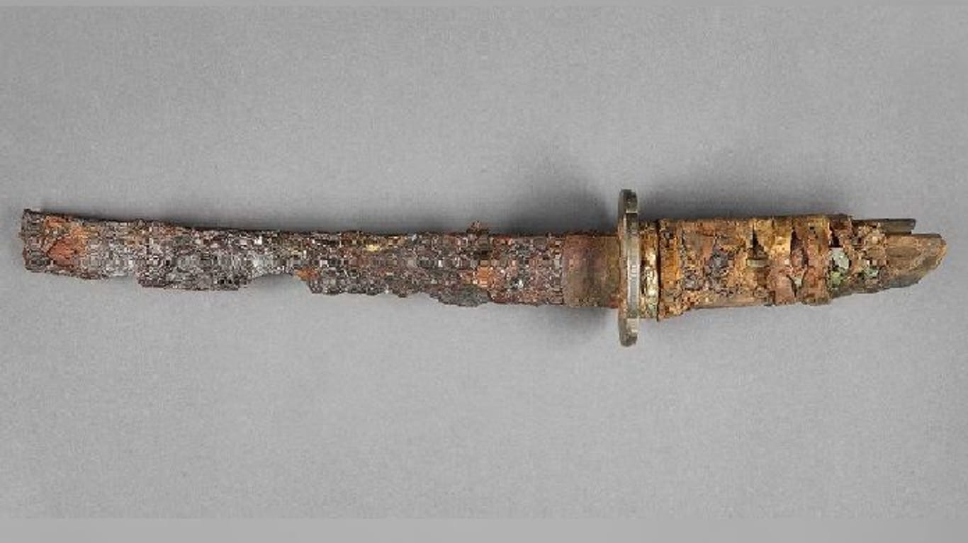 Gesamtansicht des Wakizashi-Schwertes nach der restauratorischen AufarbeitungBild: Staatliche Museen zu Berlin, Museum für Vor- und Frühgeschichte / Anica Kelp