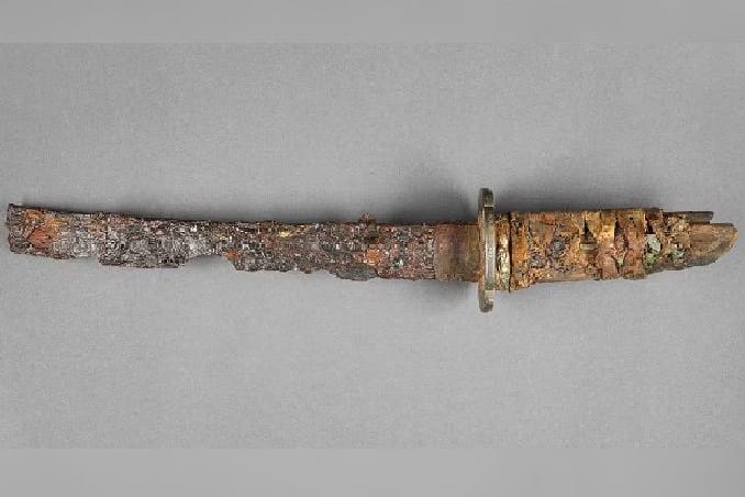 Gesamtansicht des Wakizashi-Schwertes nach der restauratorischen AufarbeitungBild: Staatliche Museen zu Berlin, Museum für Vor- und Frühgeschichte / Anica Kelp