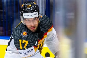 Tobias Eder bei einem deutschen Länderspiel: Der Mann von den Eisbären Berlin ist schwer krank.