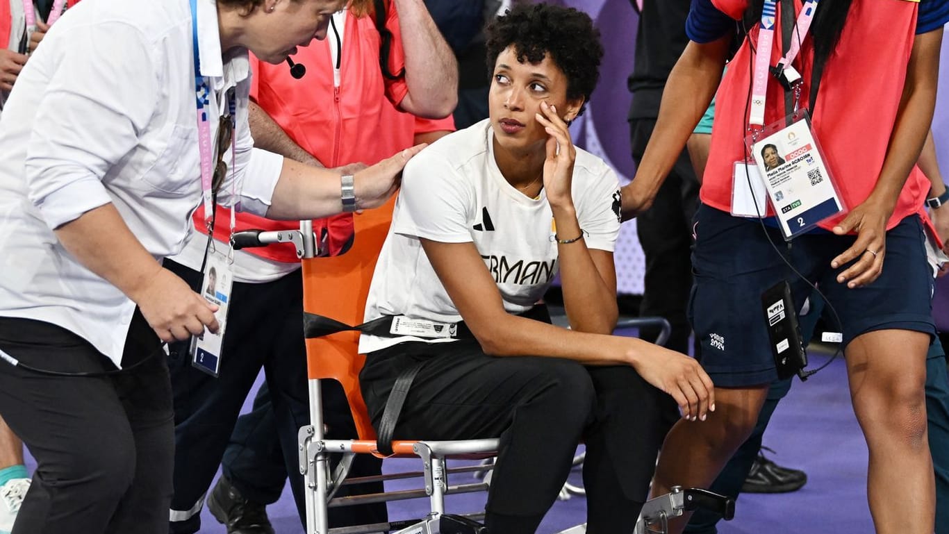 Völlig aufgelöst: Malaika Mihambo nach dem Weitsprung-Finale in Paris.