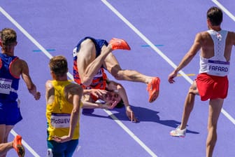 Massensturz bei Olympia-Qualifikationslauf über 5.000 Meter.