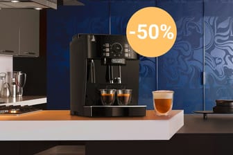 Heute können Sie sich im Aldi-Onlineshop den Kaffeevollautomaten von De'Longhi zum halben Preis sichern.