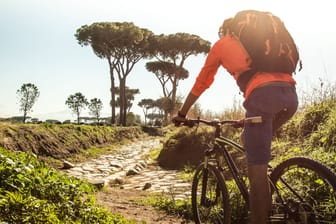 Wir stellen Ihnen die besten Rucksäcke zum Fahrradfahren von führenden Herstellern wie Deuter, Vaude und Toptrek vor. (Symbolbild)