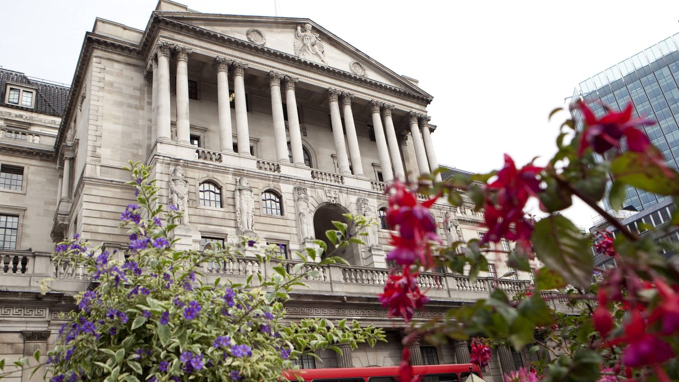 Gebäude der Bank of England (Symbolbild): Der Leitzins geht in England auf 5 Prozent zurück.