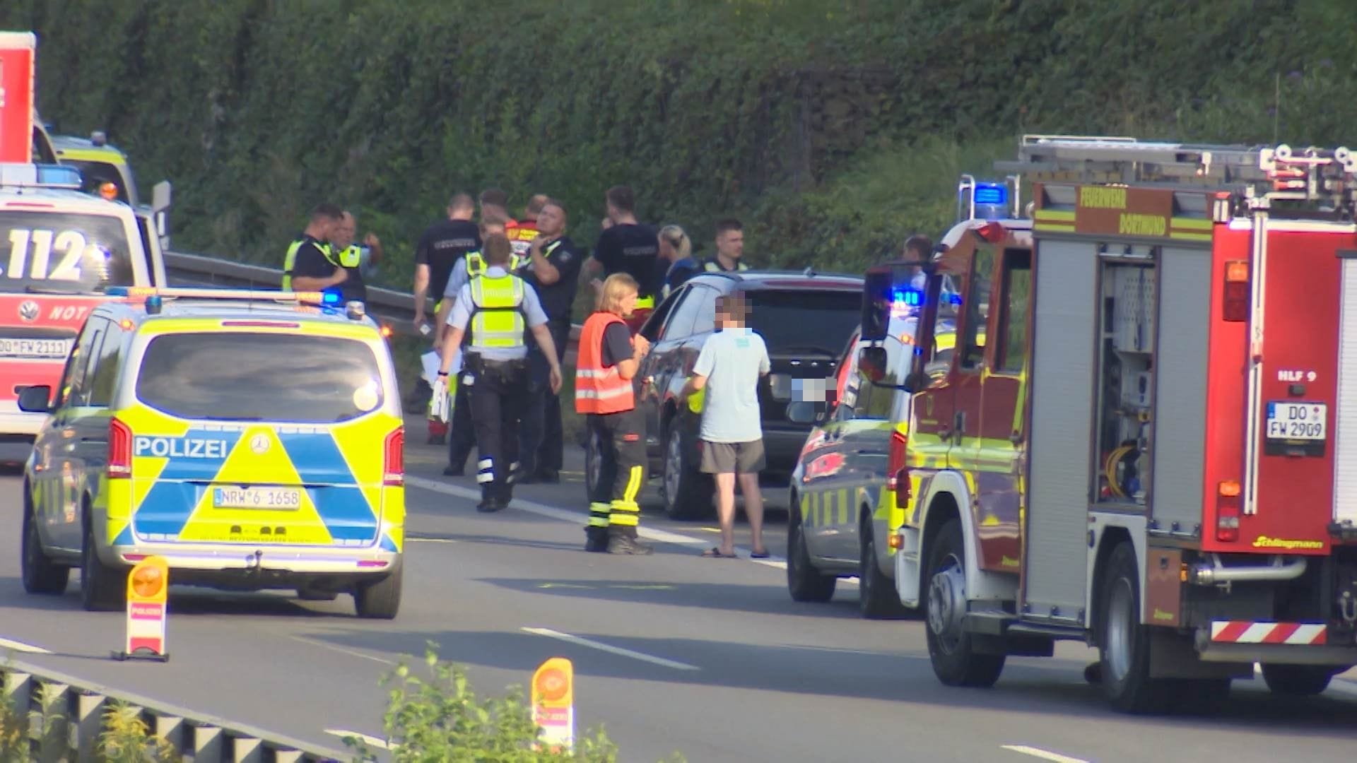 Unfallstelle an der A2: Der Mann wurde in eine Klinik gebracht.