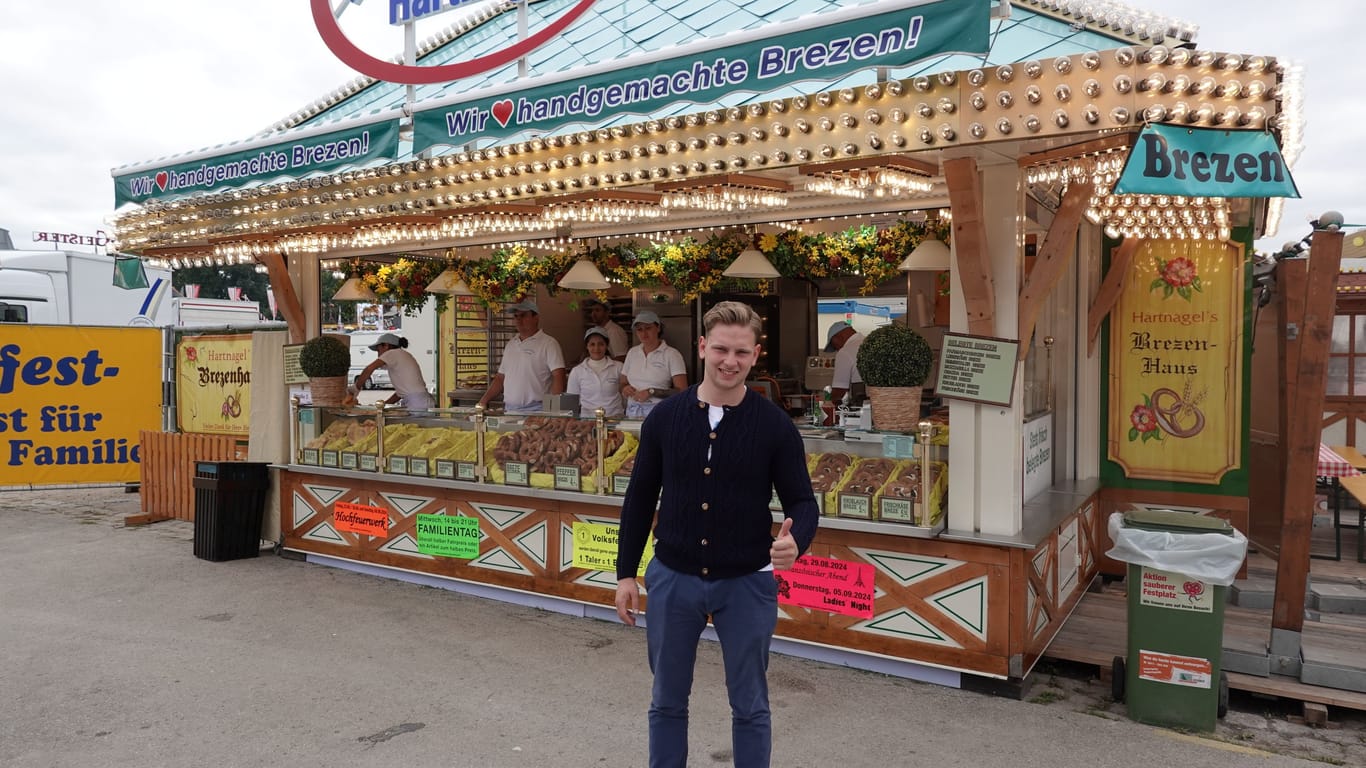 Karl Hartnagel: Gerade steht der Schausteller mit seinem Brezenstand auf dem Nürnberger Herbstvolksfest – das nächste Ziel steht bereits fest.