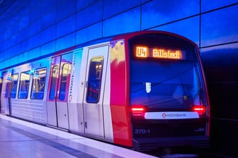 Hochbahn (Symbolbild): Gut 90 Übergriffe auf Mitarbeiter verzeichnet die Hochbahn jährlich.