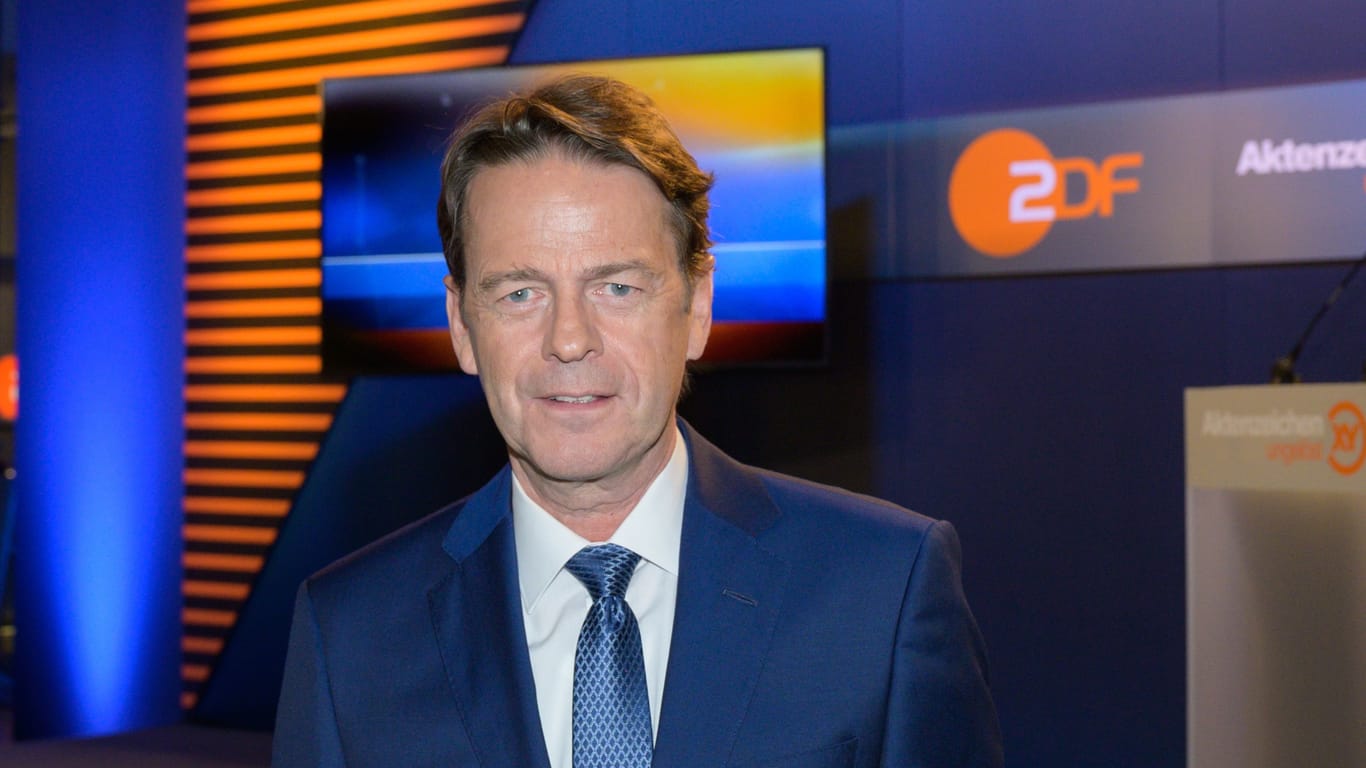 ZDF-Moderator Rudi Cerne in seinem TV-Studio (Archivfoto): Eine Vergewaltigung aus Wilhelmsburg erschüttert den Moderator.