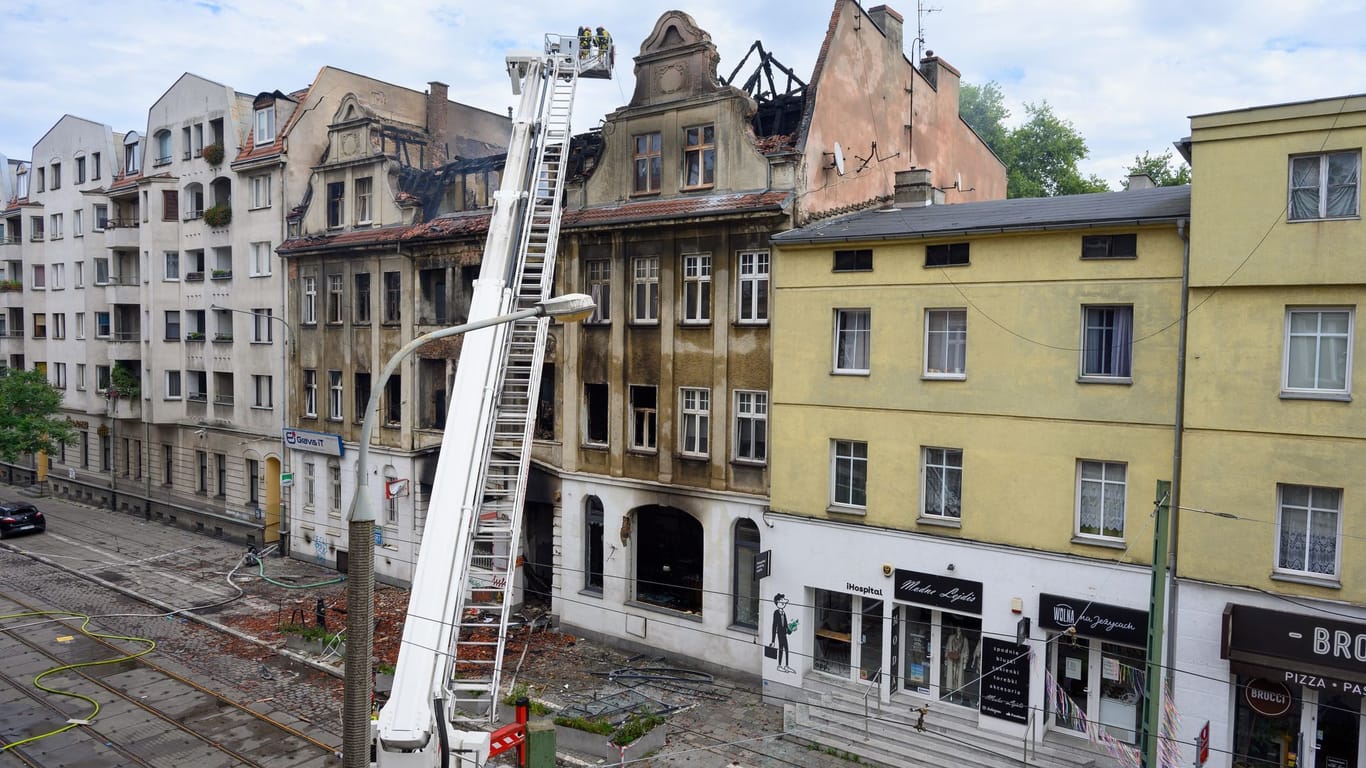 Zwei Feuerwehrleute sterben bei Rettungsarbeiten