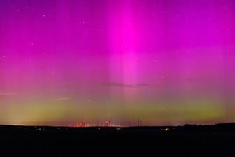 Nordlichter sind am Himmel zu sehen (Symbolbild): In Hamburg sind in der Nacht auf Mittwoch erneut Sternschnuppen möglich.