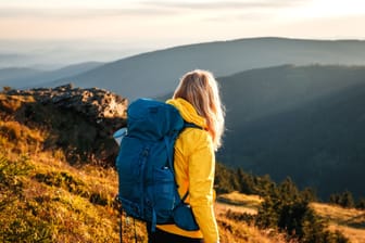 Ausflüge in die Natur: Mit Tagesrucksäcken sind Sie für lange Wanderungen gewappnet.