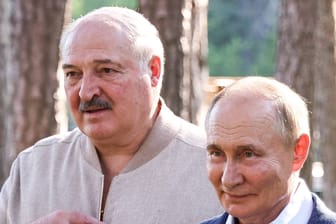 Russlands Präsident Putin und der belarussische Machthaber Alexander Lukaschenko: Der ukrainische Angriff auf die Region Kursk hat den Kreml überrumpelt.